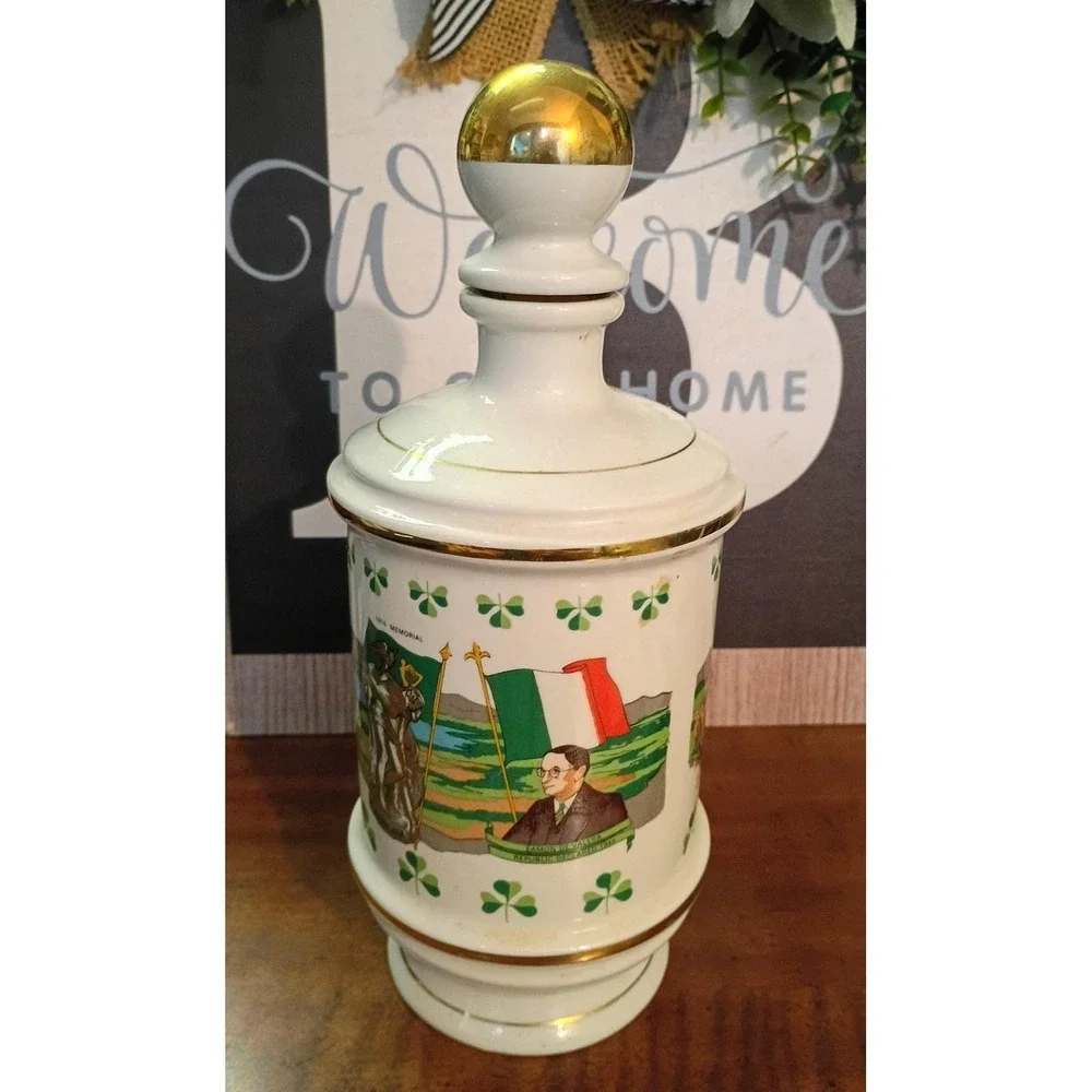 1971‎ Old Fitzgerald Stitzel Weller Erin Go Bragh Irish Porcelain Decanter G028